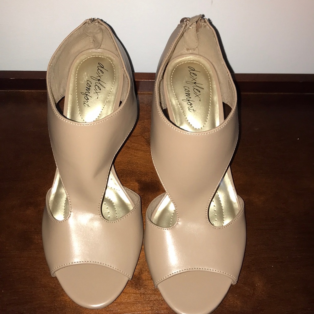 *BRAND NEW*  Dexflex comfort low heels size 9W
